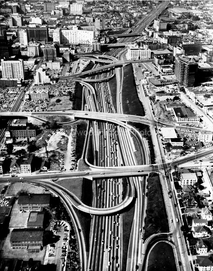 Los Angeles Freeway 1974.jpg